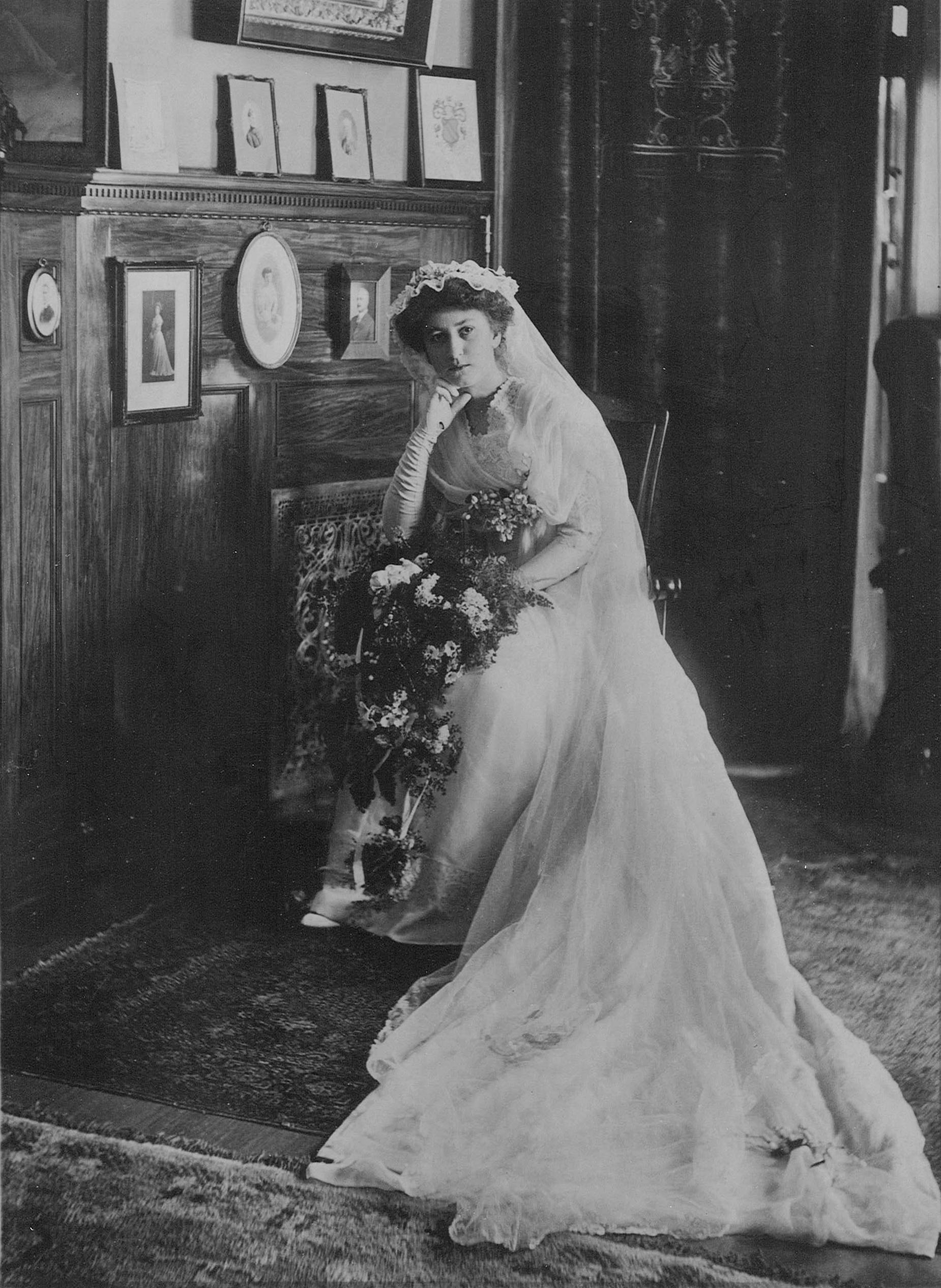 winnie in wedding dress 002